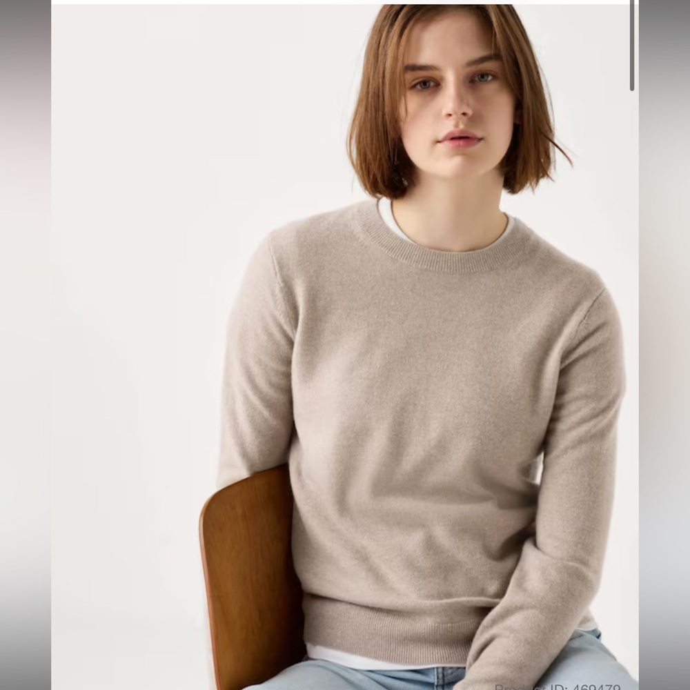 Uniqlo Women's Crewneck Sweater in Light Taupe